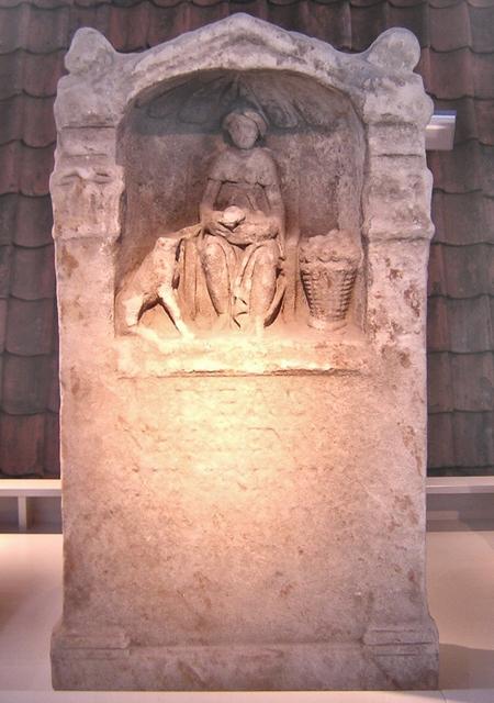 Colijnsplaat, Votive stela to Nehalennia (3)