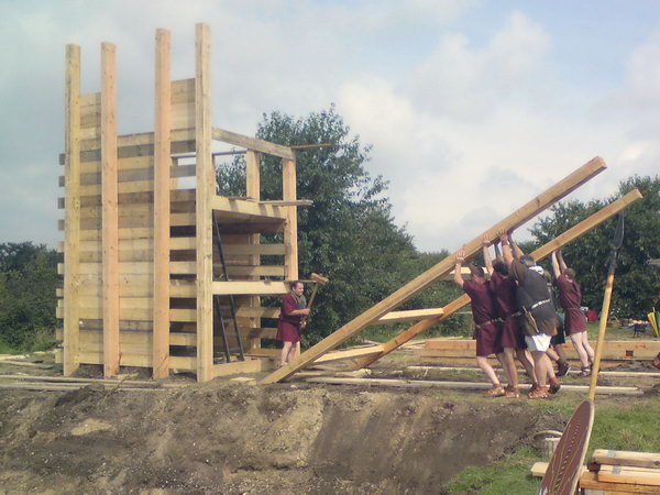 Nijmegen, Kops Plateau, Reconstructing the wall (2008 Roman Festival)