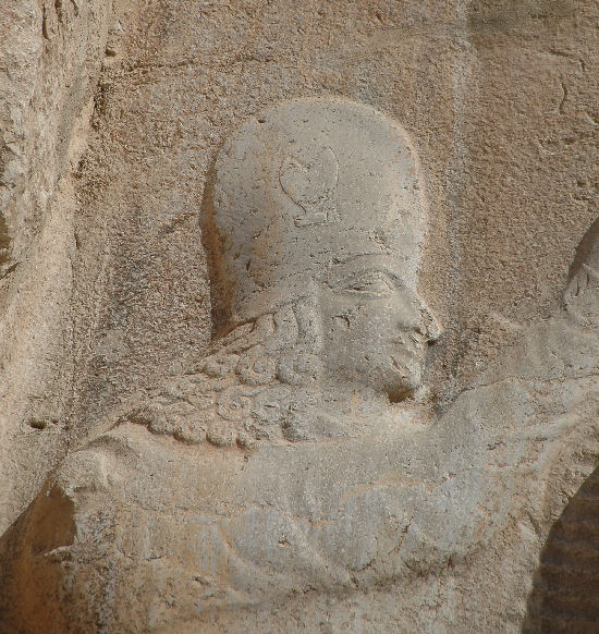 Naqš-e Rustam, relief of Ardašir I, Official with fly-whisk