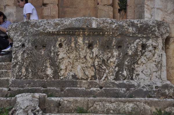 Baalbek, Temple of Bacchus, Cella, Right parapet