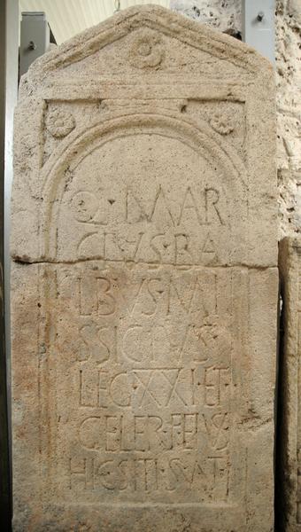 Mainz, Tombstone of Q. Marcius of XXI Rapax and his son