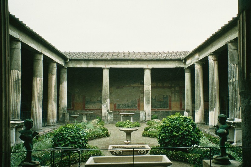 Pompeii, House of the Vettii, Peristyle