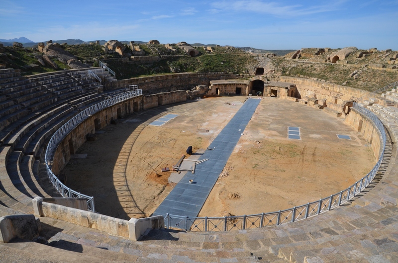 Uthina, Amphitheater
