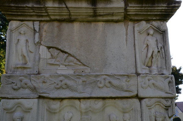 Šempeter, Mausoleum of the Spectatii, Damaged relief