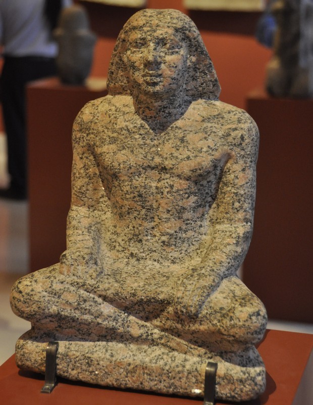 statue of seated scribe